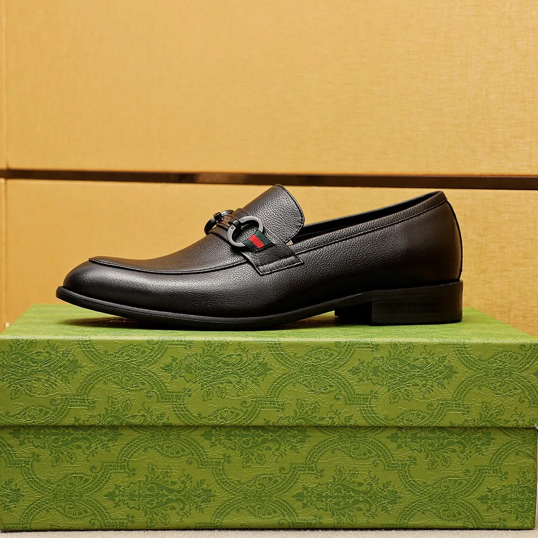 Men's shoes 💰400 💐 Product trademark: GUCCI "Gucci" casual leather shoes Regular size: 39-44 (38.45.46🉑️Customized) Product materials: Selected imported first-layer pebbled cowhide leather upper + original hardware buckle, imported 🐑 sheepskin lining. Strong three-dimensional visual effect, combined outsole Color: 1⃣️color optional